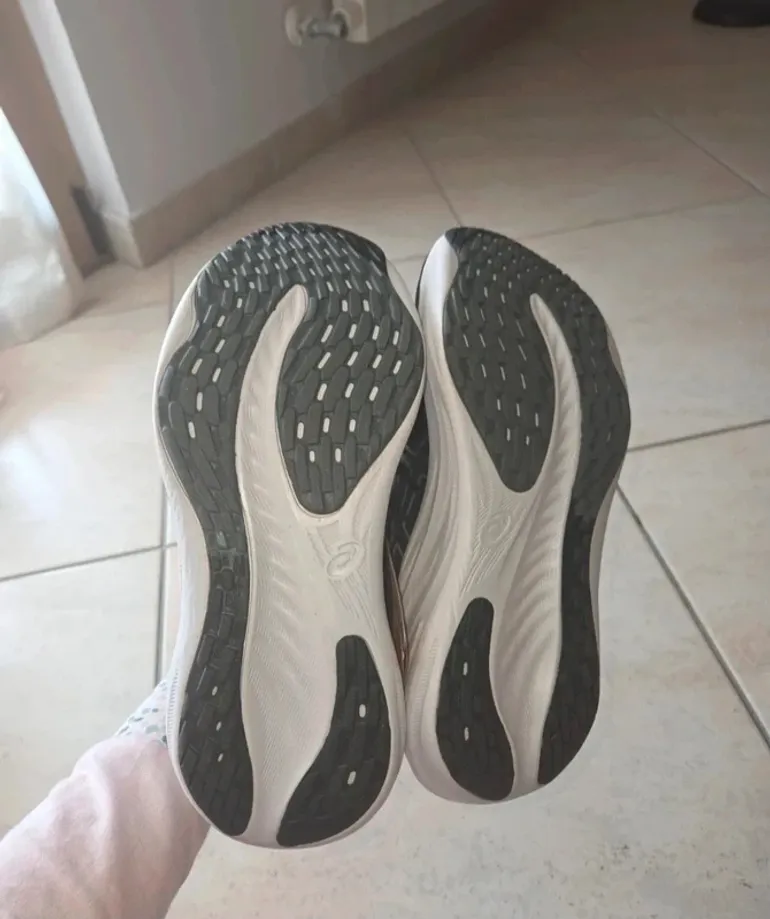 Asics Gel-Nimbus 26 bike d'occasion — image 6 sur 9