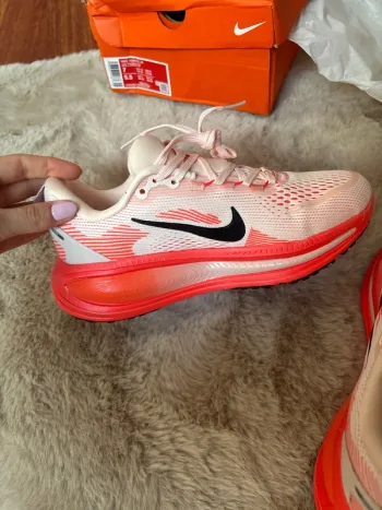 Nike Vomero 18 bike d'occasion — image 7 sur 10