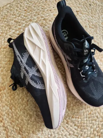 Asics Novablast 5 bike d'occasion — image 5 sur 9