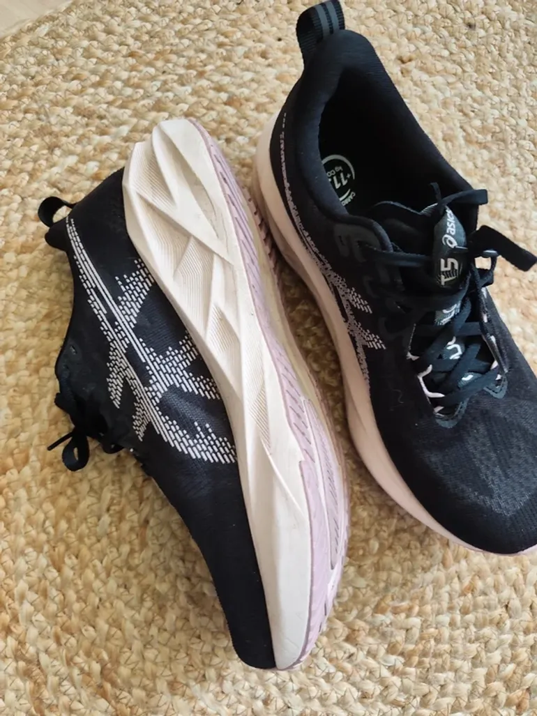 Asics Novablast 5 bike d'occasion — image 5 sur 9