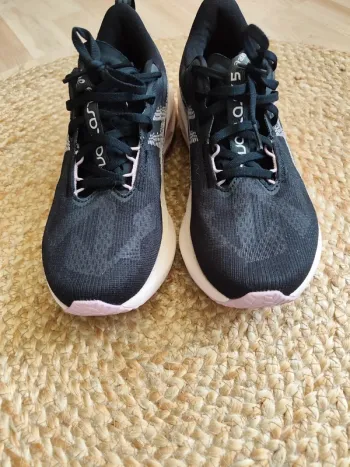 Asics Novablast 5 bike d'occasion — image 4 sur 9