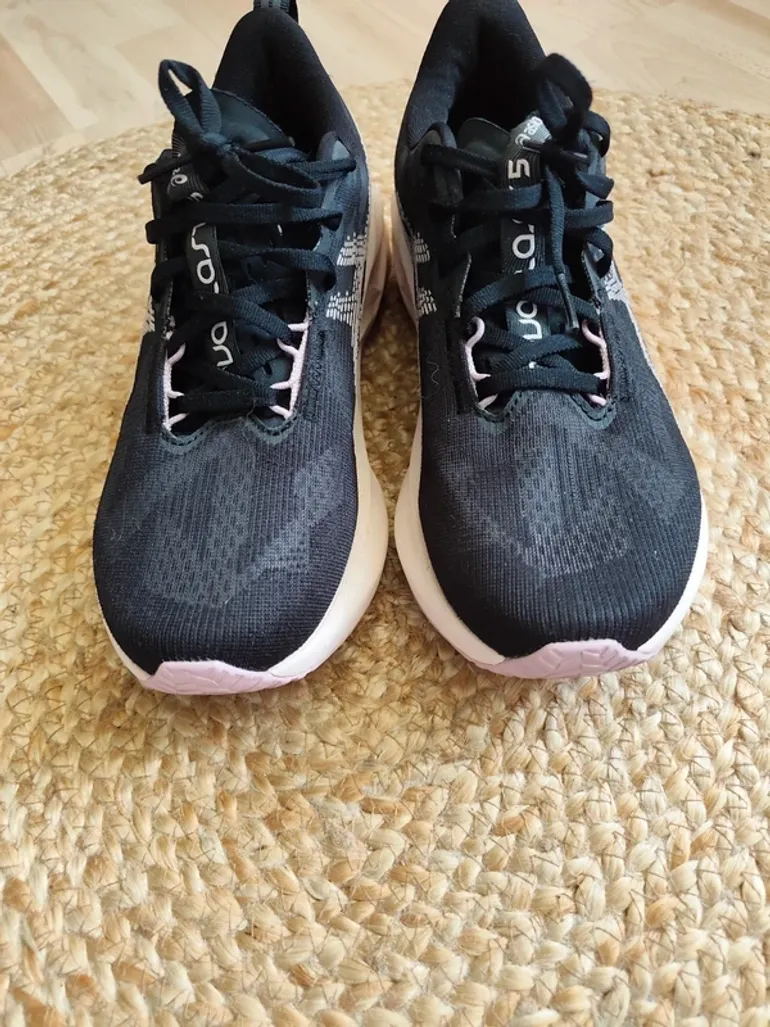 Asics Novablast 5 bike d'occasion — image 4 sur 9