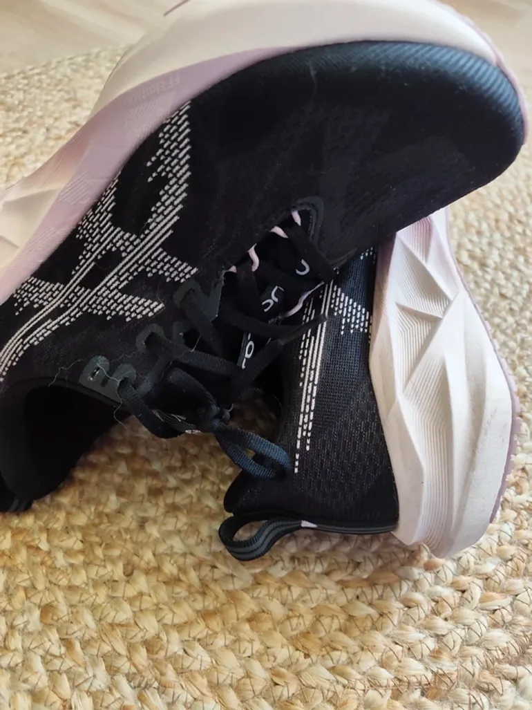 Asics Novablast 5 bike d'occasion — image 9 sur 9
