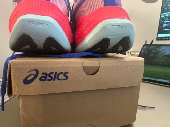 Asics Superblast bike d'occasion — image 4 sur 8