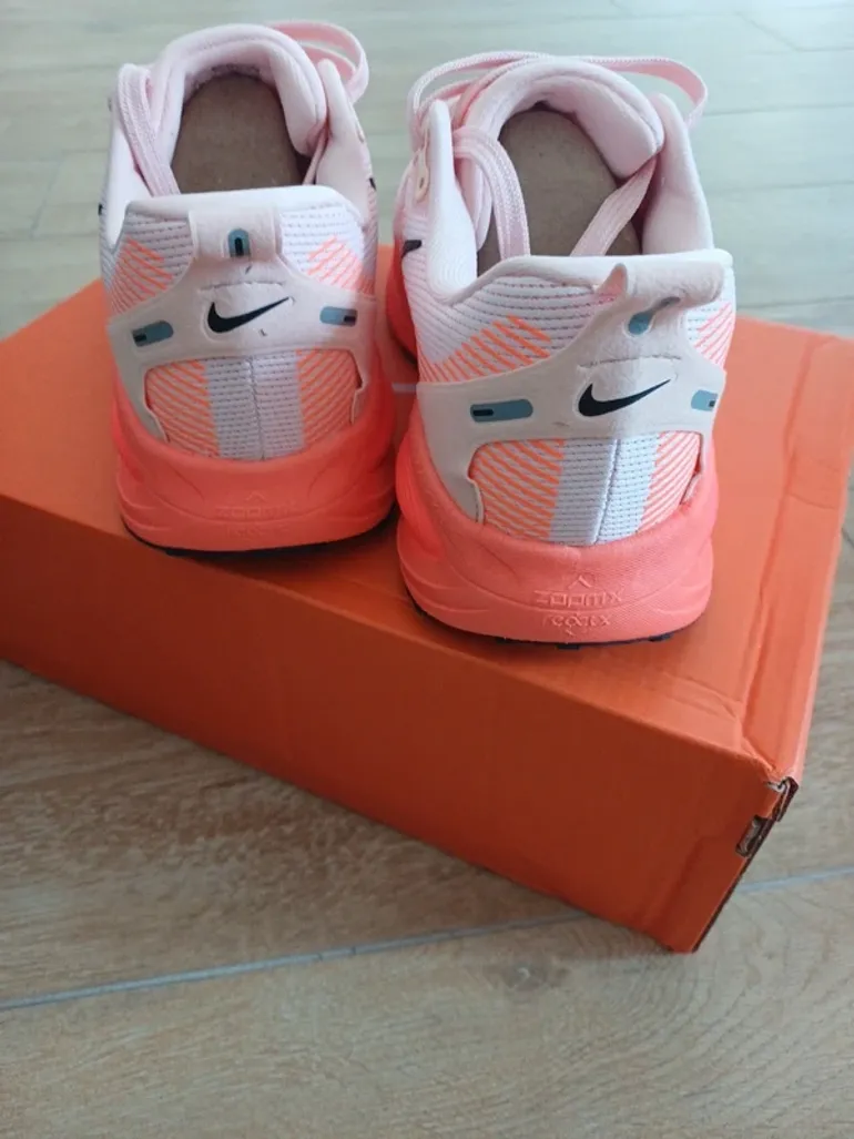 Nike Vomero 18 bike d'occasion — image 5 sur 10