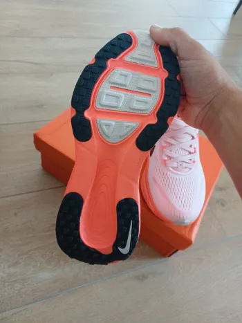 Nike Vomero 18 bike d'occasion — image 4 sur 10