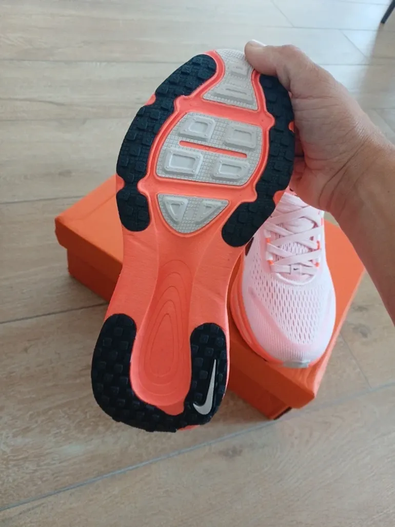 Nike Vomero 18 bike d'occasion — image 4 sur 10