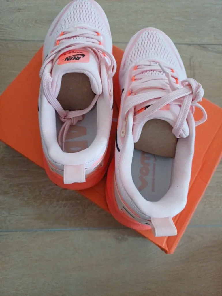 Nike Vomero 18 bike d'occasion — image 6 sur 10