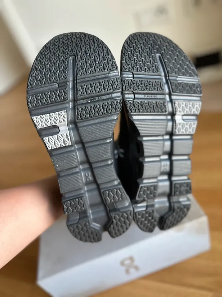 On Running Cloudrunner Waterproof bike usato — immagine 3 di 6