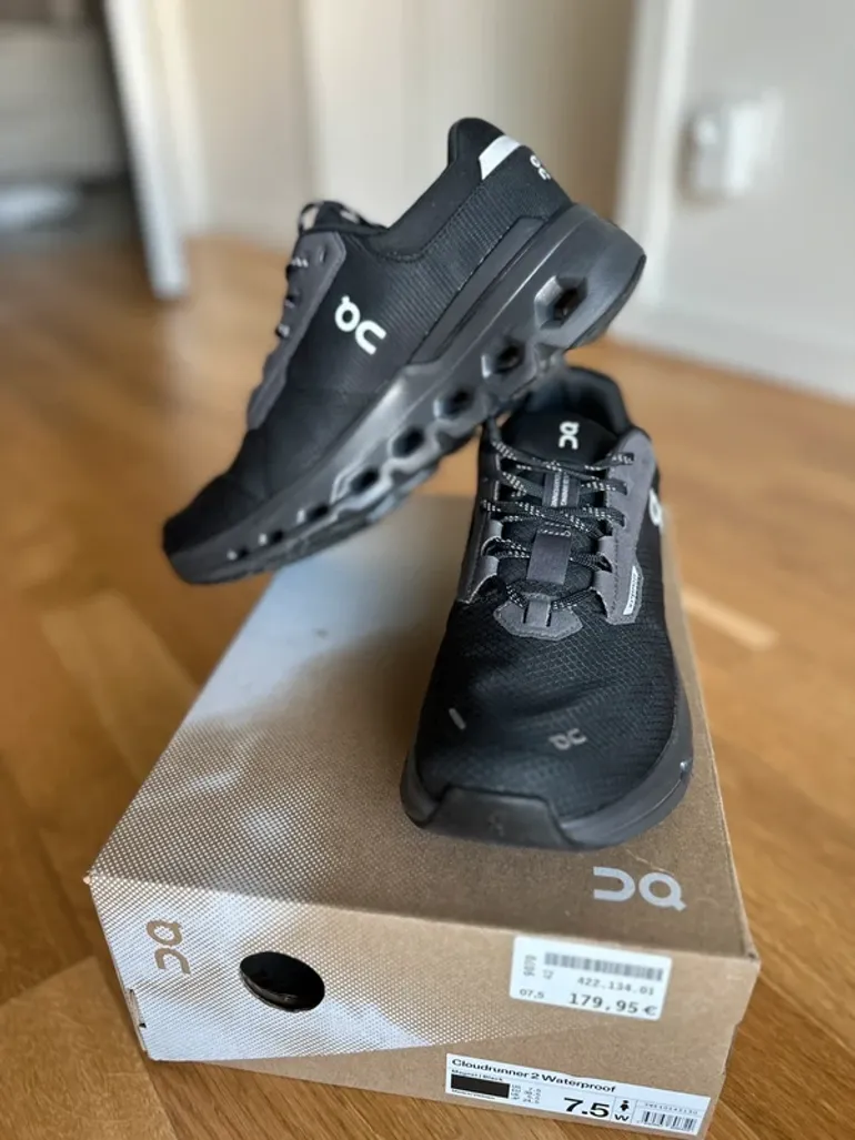 On Running Cloudrunner Waterproof bike usato — immagine 4 di 6
