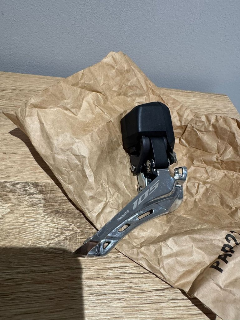 Used Shimano 105 DI2 12V 2024 bike — image 2 of 11