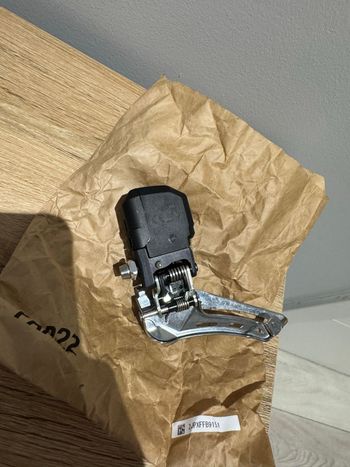 Used Shimano 105 DI2 12V 2024 bike — image 3 of 11