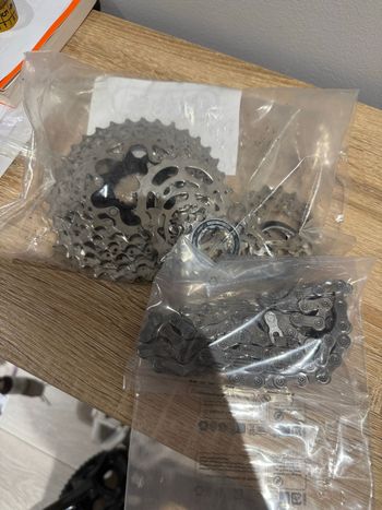 Used Shimano 105 DI2 12V 2024 bike — image 8 of 11