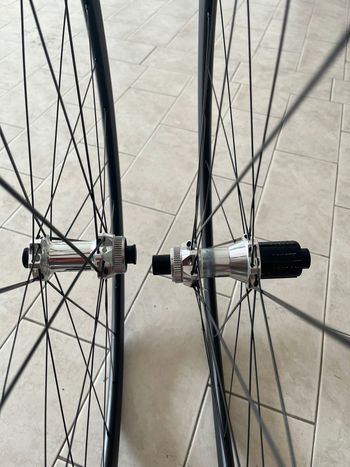 Used Dt Swiss R32 Spline Wheelset 2023 bike — image 2 of 6