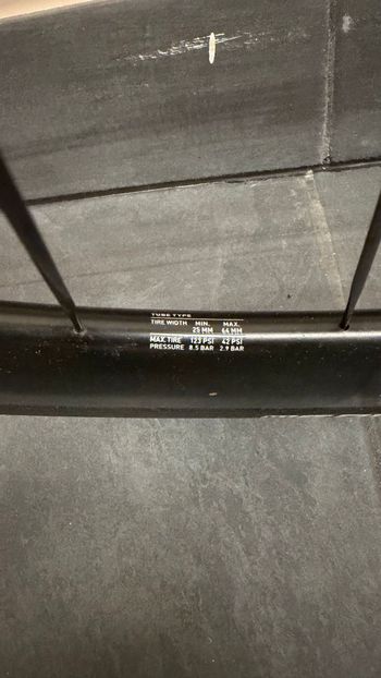 Použité Dt Swiss Complete Wheels 2024 bike — obrázek 8 z 10