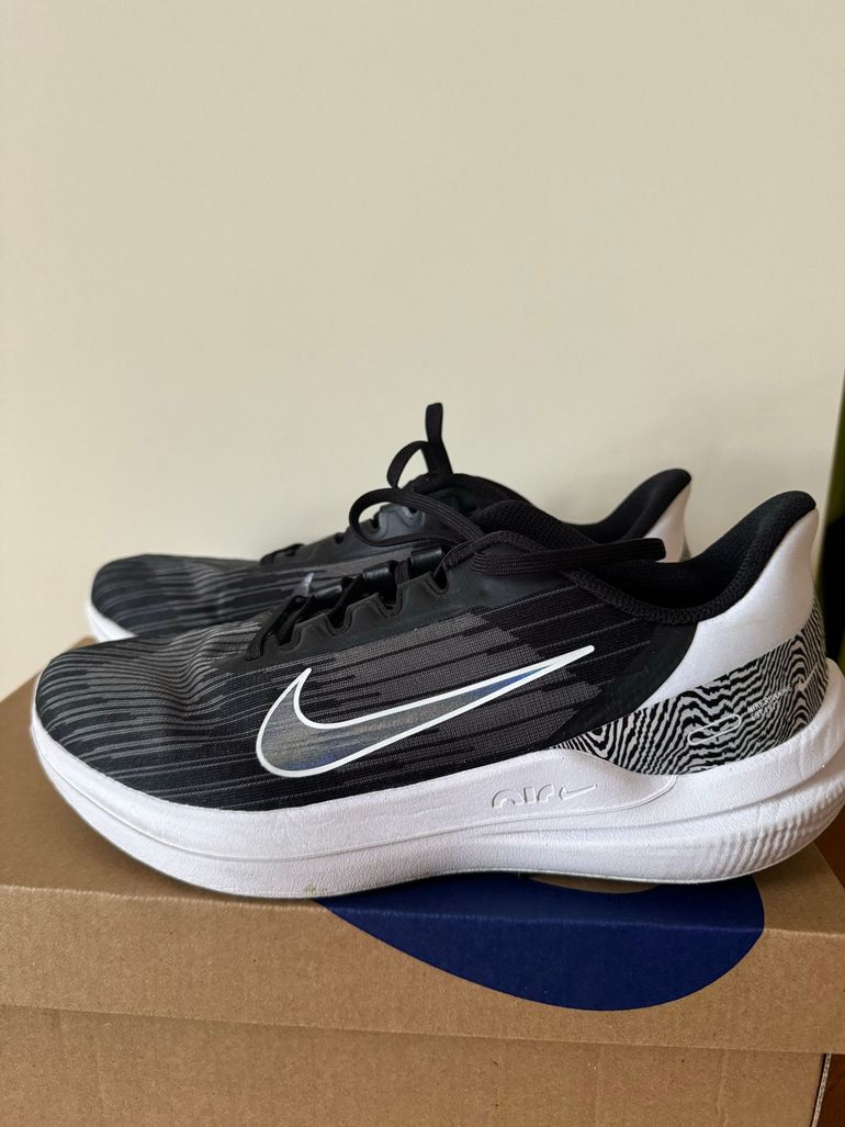 Brugt Nike Winflo 9 Running Shoes bike — billede 1 af 4