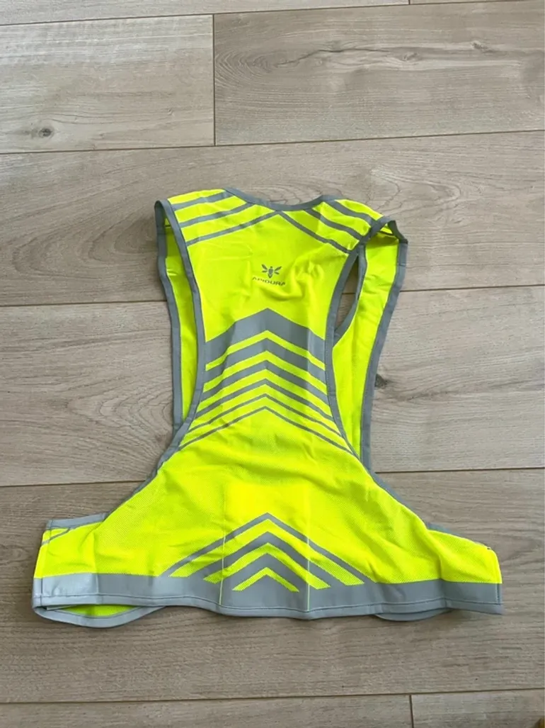 Used Apidura Packable Visibility Vest bike — image 2 of 4