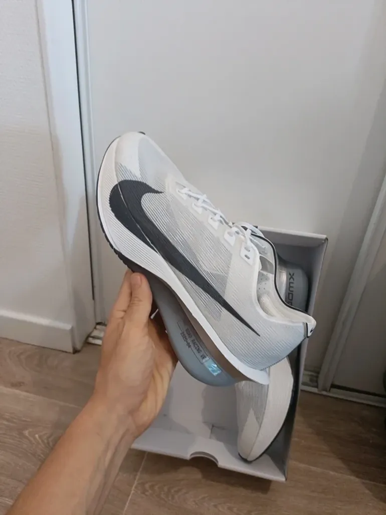 Nike ZoomX Vaporfly Next% 4 bike d'occasion — image 1 sur 8