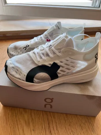 Used Lightweight White Racing Running Shoes bike — image 3 of 7