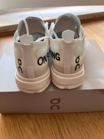 Used Lightweight White Racing Running Shoes bike — image 5 of 7