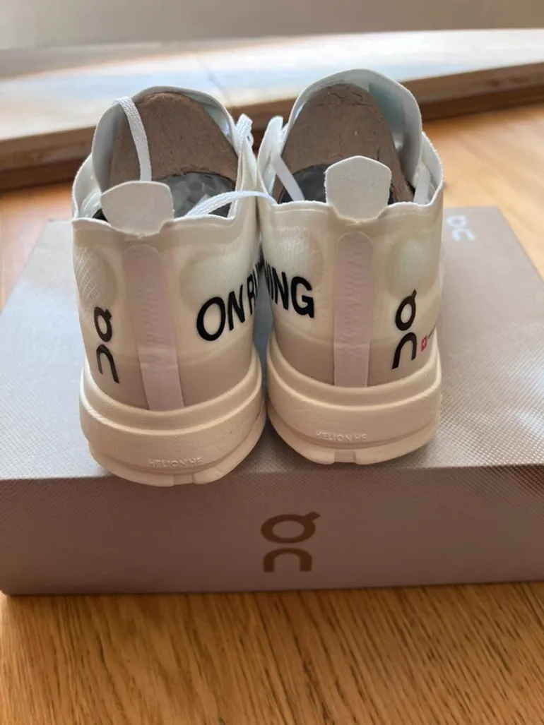 Used Lightweight White Racing Running Shoes bike — image 5 of 7