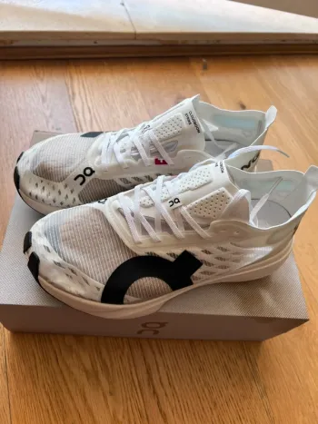 Used Lightweight White Racing Running Shoes bike — image 4 of 7