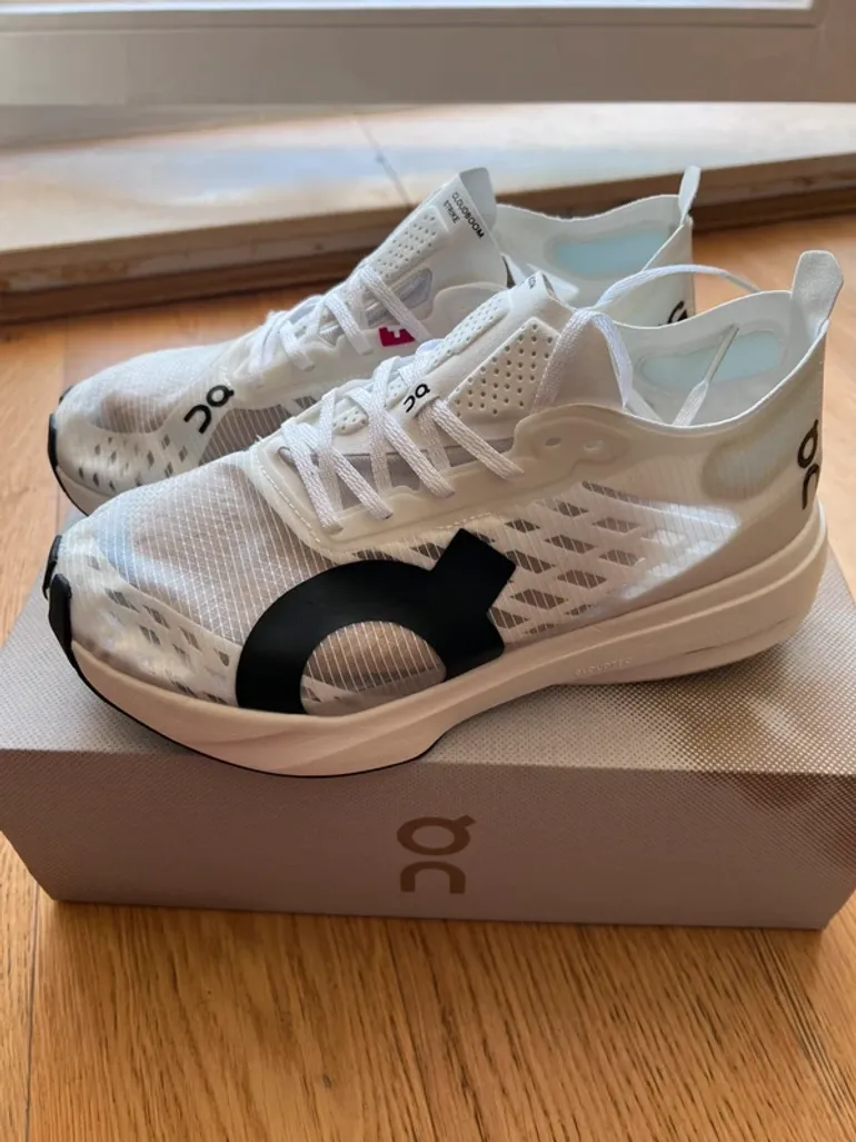 Used Lightweight White Racing Running Shoes bike — image 2 of 7
