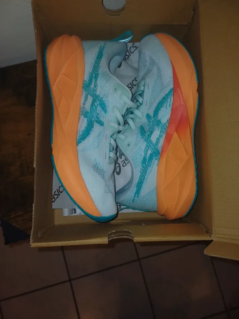 Asics Novablast 5 bike de segunda mano — imagen 2 de 5