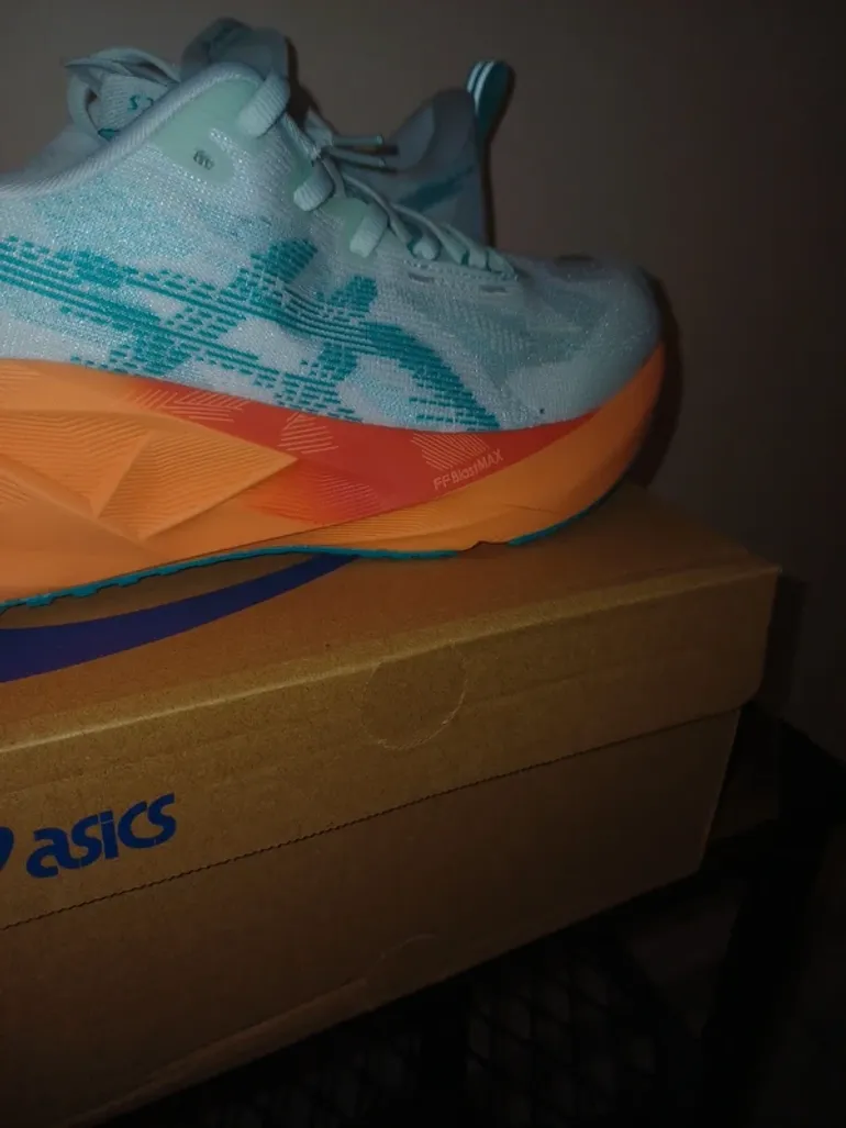 Asics Novablast 5 bike de segunda mano — imagen 3 de 5