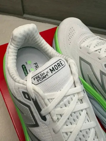 New Balance Fresh Foam X More v5 bike d'occasion — image 7 sur 11