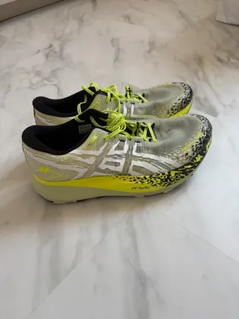 Käytetty Asics MetaFuji Trail bike