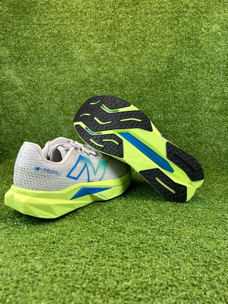 Używany New Balance Propel V5 bike — zdjęcie 5 z 12