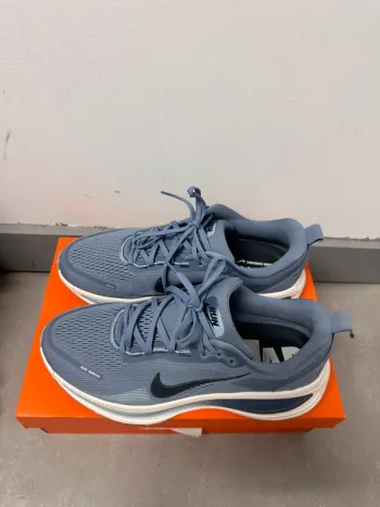 Nike Vomero 18 bike d'occasion — image 2 sur 8