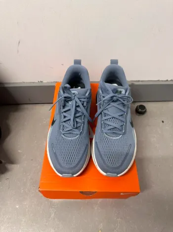 Nike Vomero 18 bike d'occasion — image 3 sur 8
