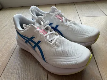 Brugt Asics Novablast 5 2026 bike