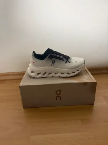 Gebrauchtes Ideal On Laufschuhe Größe 42 bike