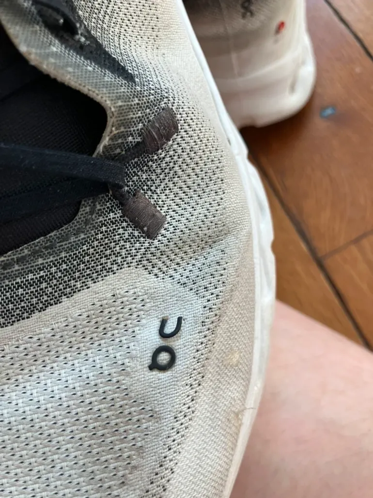 On Running ON blanche avec un dégradé gris bike usato — immagine 6 di 9