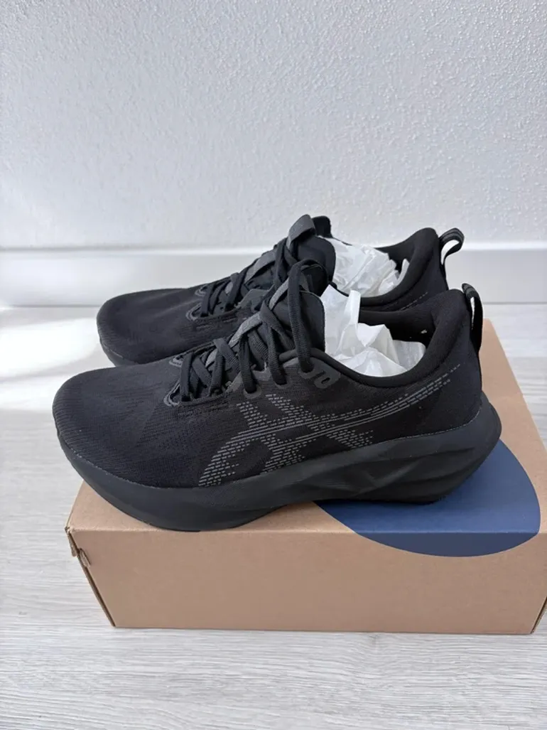 Asics Novablast 5 bike d'occasion — image 1 sur 8