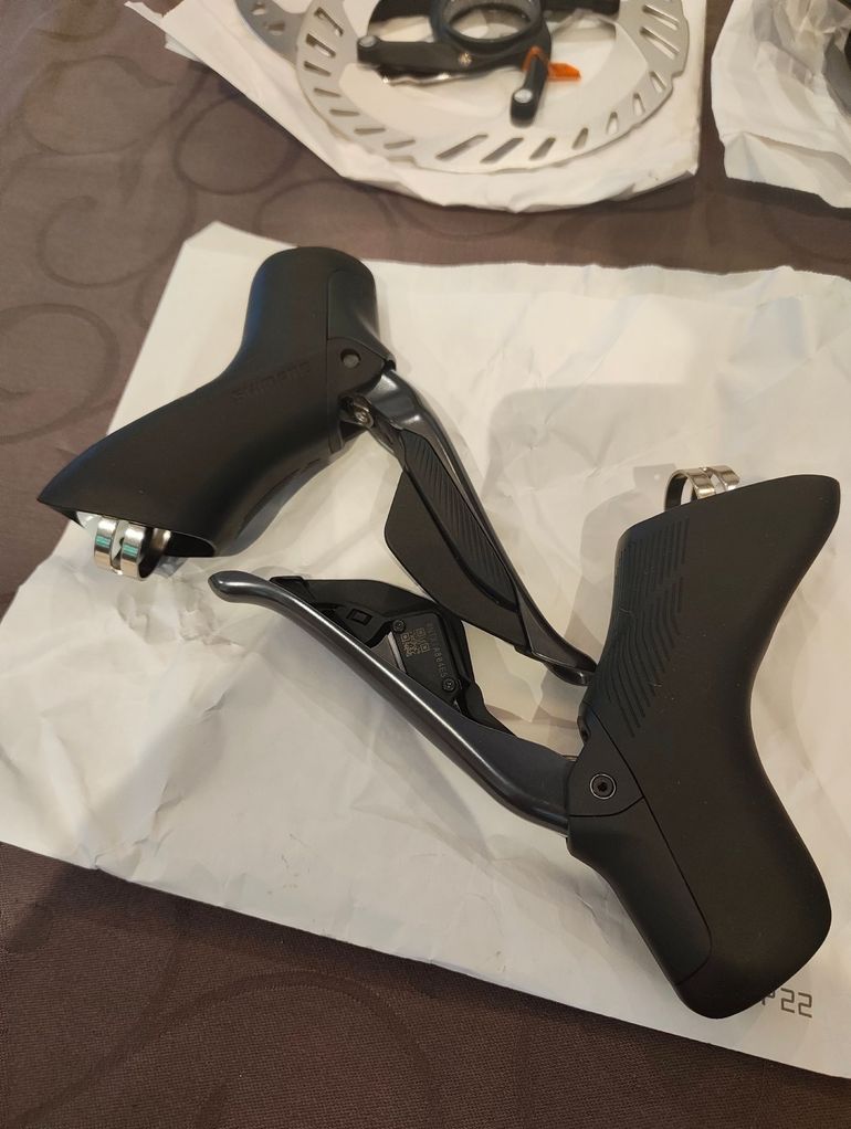 Used Shimano Ultegra R8710 Di2 Disc group (NEW) 2026 bike — image 5 of 7