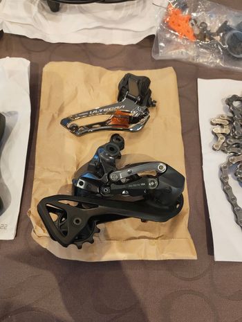 Used Shimano Ultegra R8710 Di2 Disc group (NEW) 2026 bike — image 2 of 7