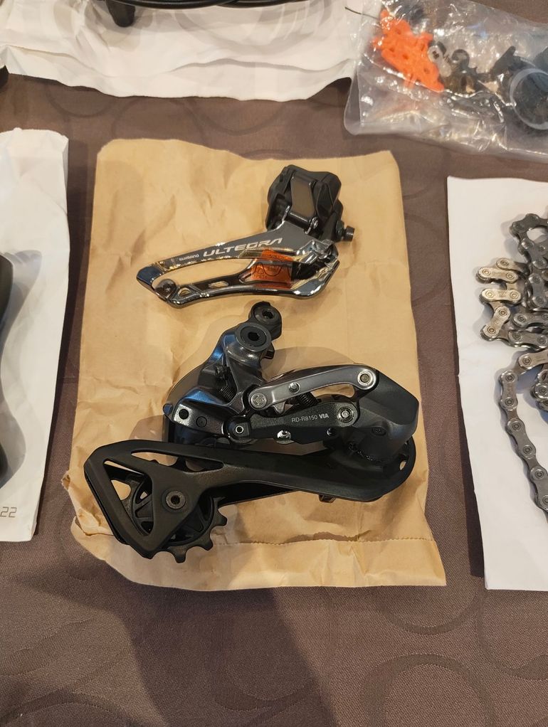 Used Shimano Ultegra R8710 Di2 Disc group (NEW) 2026 bike — image 2 of 7