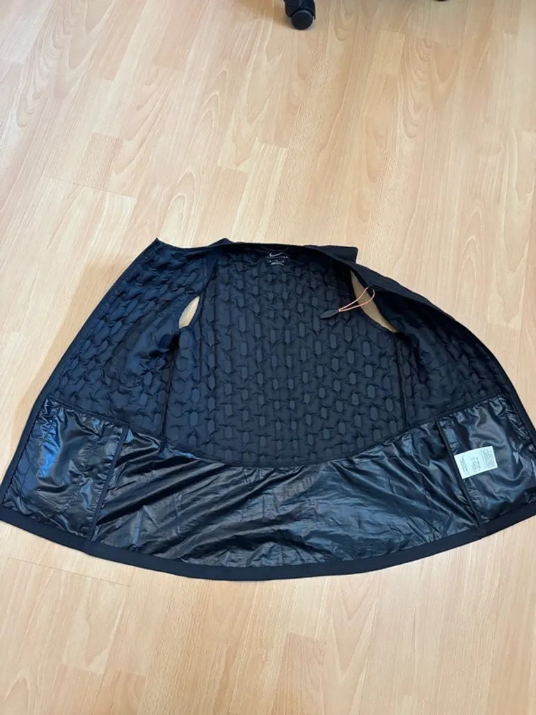 Used Nike Therma-fit bike — image 10 of 11