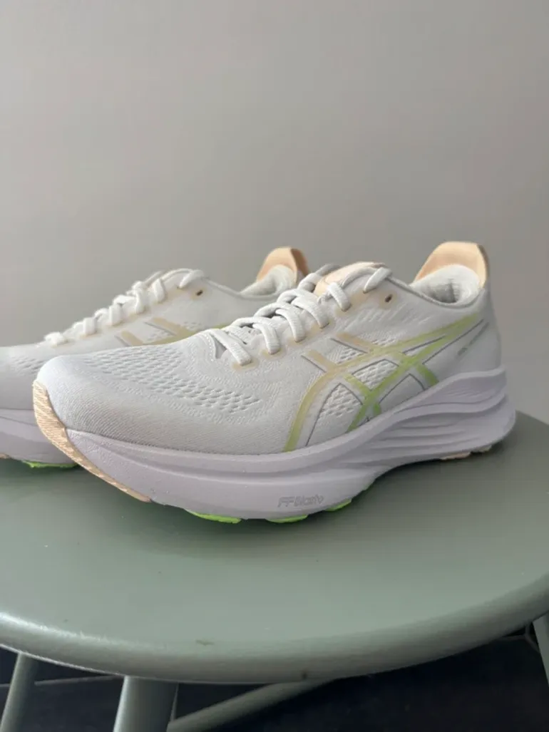 Used Asics Gel-Kayano 32 bike — image 2 of 5