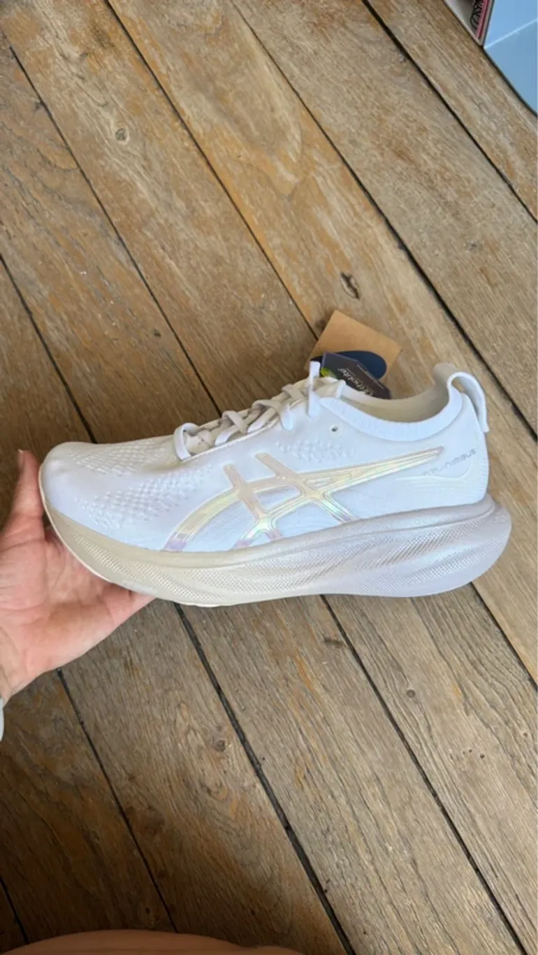 Used White GEL-Nimbus 25 Anniversary bike — image 1 of 12