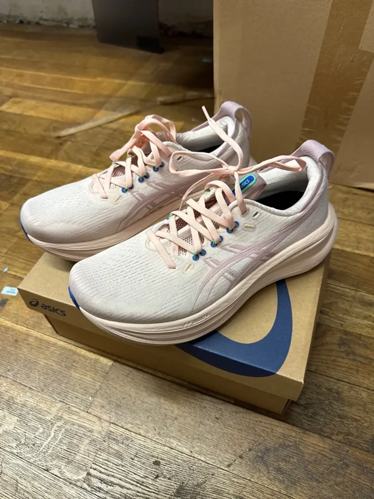Asics Gel Nimbus 28 bike d'occasion — image 2 sur 6