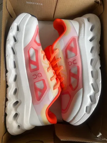 On Running Cloud Remix Running Shoes usato
