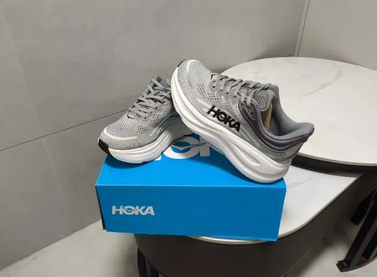 Hoka Chaussures de course Taille 38.5 bike usato — immagine 4 di 5