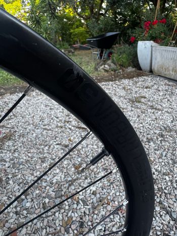 Used Bontrager Line 30 Carbon 2021 bike — image 10 of 13