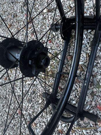 Used Bontrager Line 30 Carbon 2021 bike — image 6 of 13