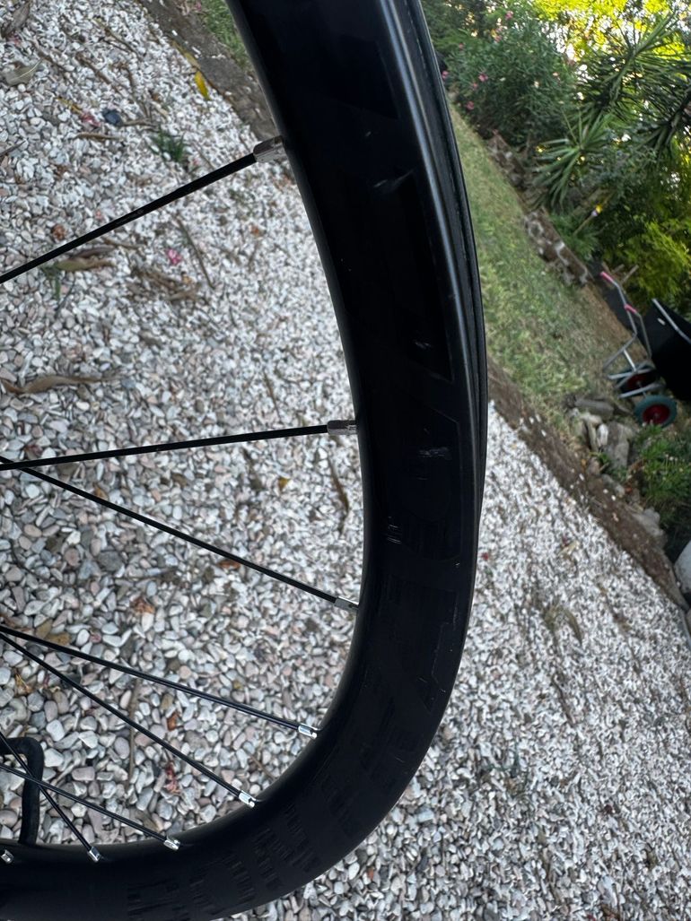 Used Bontrager Line 30 Carbon 2021 bike — image 4 of 13